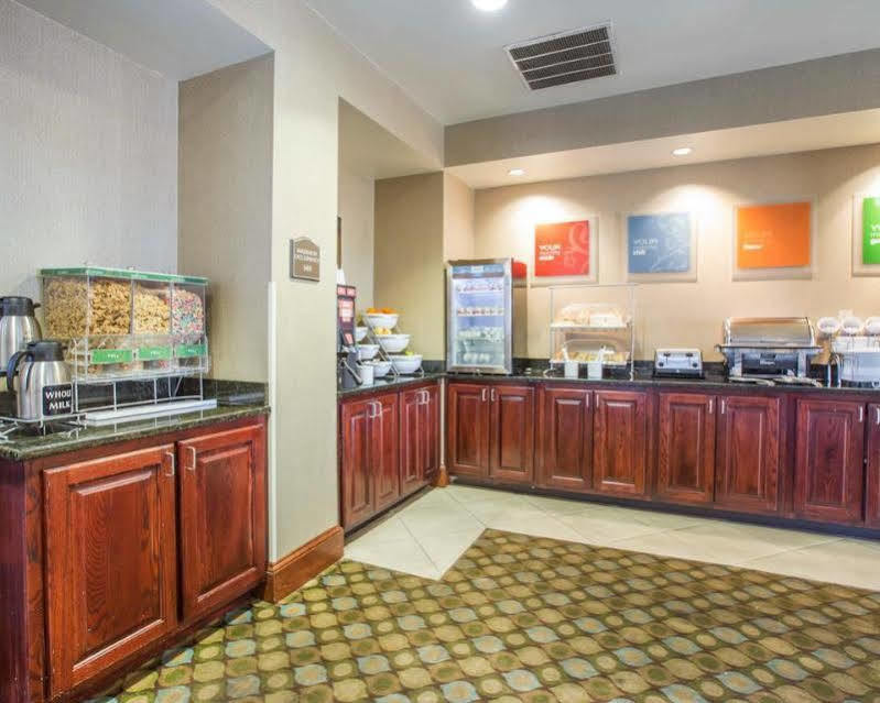 亚特兰大南部麦克唐纳舒适套房酒店 麦克多诺 外观 照片